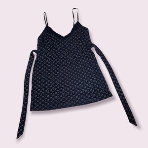 🌟SALE 2/$10.00‼️ American Eagle Women’s Navy/ Floral Top/ tied waist size M